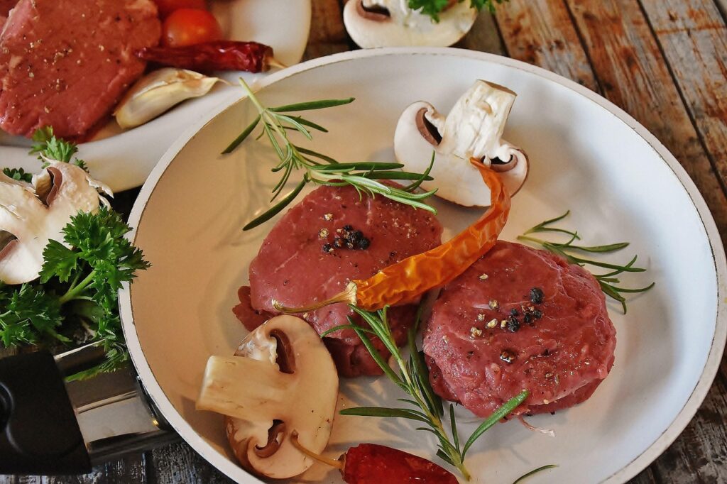 steak, flesh, fillet, food, enjoy the meal, dinner, beef, grilled, gourmet, red, fillet of beef, protein, juicy, meal, ingredients, mushrooms, tomatoes, dish, grill, low carb, kitchen, cook, yummy, tasty, vitaminhaltig, enjoyment, appetizing, steak, beef, beef, beef, protein, low carb, low carb, low carb, low carb, low carb, low carb living