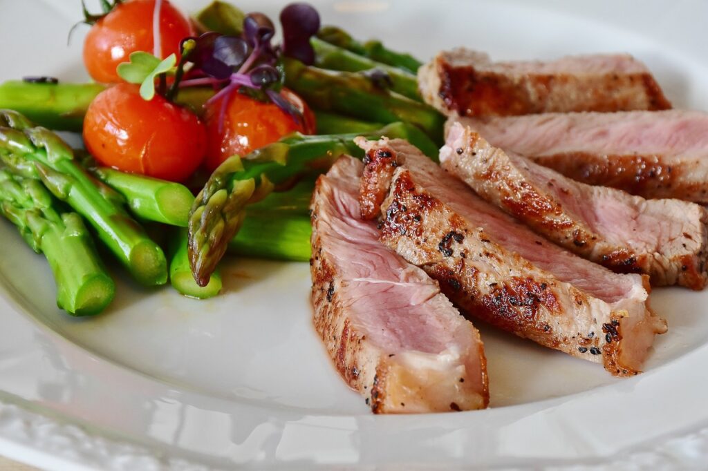 asparagus, steak, veal steak, veal, meat, barbecue, green asparagus, vegetables, eat, meal, healthy, low carb living, diet, food, plate, dish, healthy meal, food photography, close up, steak, meat, diet, food, food, food, food, food