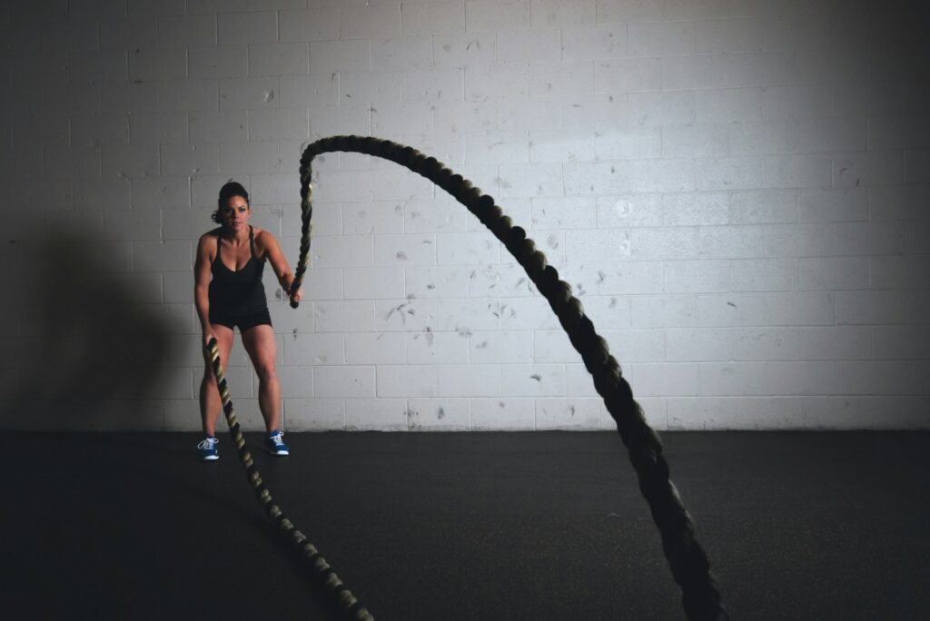 woman holding brown ropes, effective fat burning methods